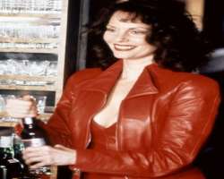 Lesley Ann Warren consuming alcohol